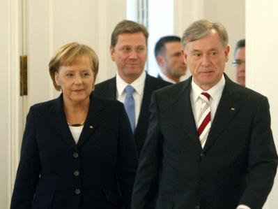Bundespräsident Horst Köhler hat den Länderchefs in Sachen Steuersenkung den Rücken gestärkt. Er sehe derzeit keinen Spielraum für massive Steuersenkungen. Köhler gegen Steuersenkungen