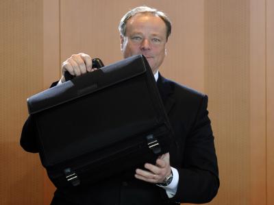 Entwicklungsminister Dirk Niebel (FDP) bei der Kabinettssitzung im Bundeskanzleramt: Die Bundesregierung will die staatliche deutsche Entwicklungshilfe neu ordnen. Dirk Niebel