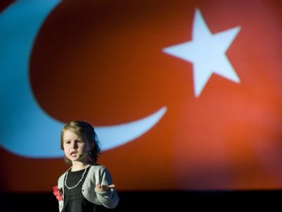 Die dreijährige Sugra aus Stuttgart tritt im Tempodrom in Berlin außer Konkurrenz auf. Türkisch-Olympiade