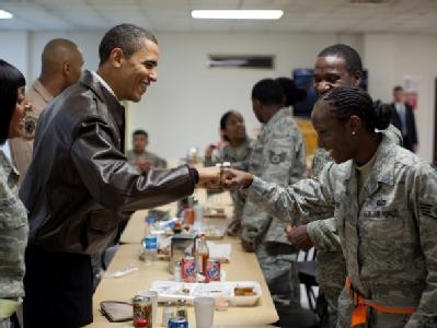 Präsident Barack Obama besucht Soldaten auf dem Luftwaffenstützpunkt Bagram in Afghanistan. US-Präsident Obama in Afghanistan