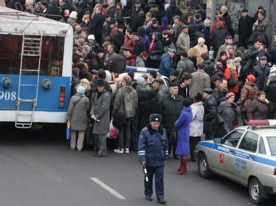 Zahlreiche Berufspendler sind nach den Terroranschlägen auf den Straßen Moskaus gestrandet. Berufspendler