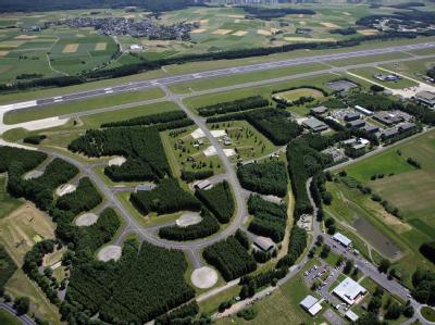 Die Luftaufnahme vom 26.06.2008 zeigt den Fliegerhorst Büchel mit dem angrenzenden Depotgelände. Hier sollen die USA bis zu 20 Atomsprengköpfe vom Typ B-61 lagern. Fliegerhorst Büchel