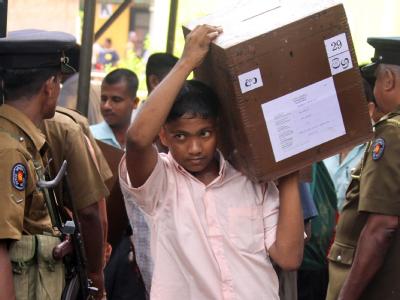 Knapp ein Jahr nach dem Ende des Bürgerkrieges in Sri Lanka wählen die Menschen dort ein neues Parlament. Sri Lanka wählt ein neues Parlament