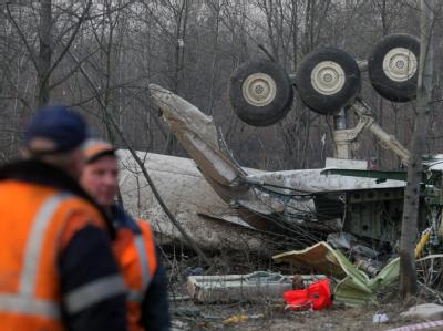 Das Wrack der polnischen Präsidentenmaschine bei Smolensk (Foto vom 11.4.2010). Wrack der polnischen Präsidentenmaschine