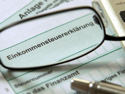 Kaum ein Bürger glaubt noch an die Steuersenkungs-Versprechen der schwarz-gelben Koalition. Steuerentlastung