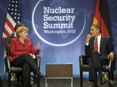 Bundeskanzlerin Merkel spricht in Washington mit US-Präsident Obama. Beide werten es als Fortschritt, dass der chinesische Staatspräsident Hu im Ringen um Iran-Sanktionen Zusammenarbeit signalisiert hat. Angela Merkel und Barack Obama