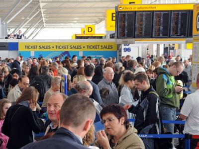 Am Airport Stansted bei London geht gar nichts mehr. Flugverbot über Großbritannien