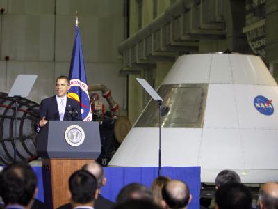US-Präsident Barack Obama hat sich trotz massiver Sparzwänge klar zur bemannten Raumfahrt bekannt. Obama in Cape Canaveral