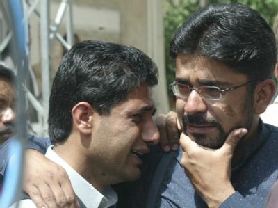 Ein pakistanischer Journalist trauert um einen getöteten Kollegen. Entsetzen und Trauer