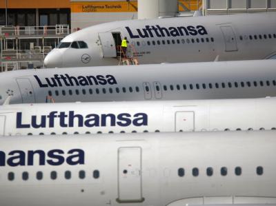 Geparkte Lufthansa-Maschine in Frankfurt am Main. Geparkte Maschinen