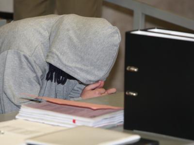 Der wegen versuchten Mordes angeklagte Amokläufer Georg R. im Landgericht in Ansbach auf der Anklagebank. Prozess um Amoklauf in Ansbach