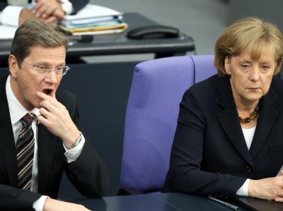 Zeit für Krisengespräche: CDU-Chefin Merkel und der FDP-Vorsitzende Westerwelle (Archiv). Merkel und Westerwelle