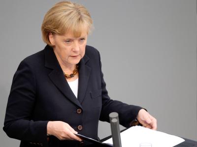 Bundeskanzlerin Angela Merkel (CDU) gibt im Deutschen Bundestag in Berlin eine Regierungserklärung zu Afghanistan ab. Merkel