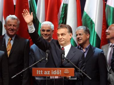 Die Partei FIDESZ des künftigen Regierungschefs Viktor Orban konnte ihren Erfolg aus dem ersten Durchgang weiter ausbauen. Viktor Orban