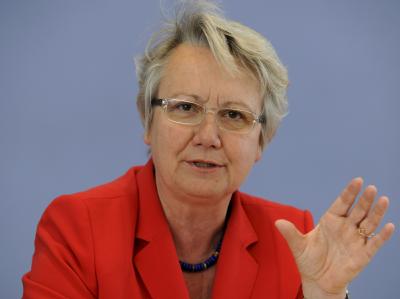 Bundesbildungsministerin Annette Schavan (CDU) will 60 000 Hauptschülern mit Bildungslotsen zu einem Schulabschluss und zum Einstieg in die Lehre verhelfen (Archivbild). Annette Schavan