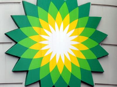 Der Ölkonzern BP nähert sich nach dem vergangenen Krisenjahr überraschend schnell alten Traumprofiten - jedoch überschattet die Ölkatastrophe den Gewinn. BP