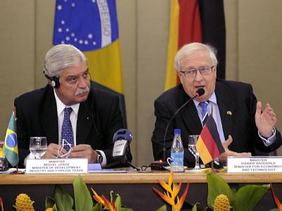 Bundeswirtschaftsminister Rainer Brüderle (r.) und der brasilianische Entwicklungsminister Miguel Jorge. Brüderle in Brasilien