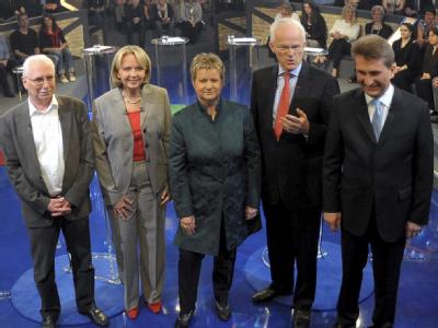 Wolfgang Zimmermann (Die Linke), Hannelore Kraft (SPD), Sylvia Löhrmann (Grüne), Jürgen Rüttgers (CDU) und Andreas Pinkwart (FDP) in der Wahlarena. Wahlarena