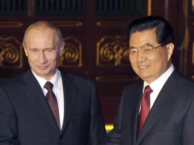 Der russische Ministerpräsident Putin (l) und Chinas Staatspräsident Hu Jintao zählen für «Reporter ohne Grenzen» zu den größten Feinden der Pressefreiheit. Putin und Jintao