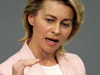 Bundesarbeitsministerin Ursula von der Leyen will das Ersetzen von Stammbelegschaften durch Leiharbeiter «nicht mehr tolerieren». (Archivbild) Von der Leyen