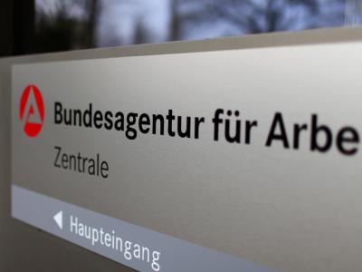 Ohne weitere Finanzhilfen des Bundes droht der Bundesagentur für Arbeit (BA) in den kommenden Jahr ein milliardenschwerer Schuldenberg. Bundesagentur