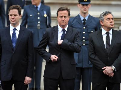 Wer mit wem? Die Suche nach einer neuen Regierung für Großbritannien ist in vollem Gang. Brown, Cameron, Clegg