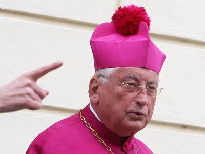 Papst Benedikt XVI. hat Mixas Rücktrittsgesuch angenommen. Walter Mixa
