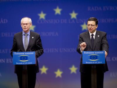 EU-Ratspräsident Herman Van Rompuy (l) und Kommissionspräsident José Manuel Barroso sprechen in Brüssel zur Presse. EU-Sondergipfel