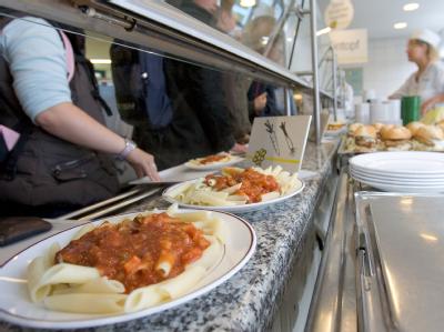 Ein 35-Jähriger klagt vor dem Arbeitsgericht Reutlingen gegen seine fristlose Entlassung wegen eines Essens-Bons im Wert von 80 Cent. (Symbolbild) Kantine