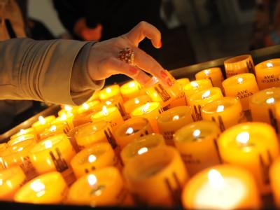 Mehr als 100.000 Gläubige kamen zum 2. Ökumenischen Kirchentag in München. Kerzen