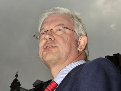 Dunkle Wolken über dem hessischen Ministerpräsidenten Roland Koch. Roland Koch