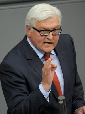 SPD-Fraktionschef Steinmeier hat an die FDP appelliert, in Nordrhein-Westfalen mit Sozialdemokraten und Grünen über eine Ampel-Koalition zu verhandeln. Frank-Walter Steinmeier