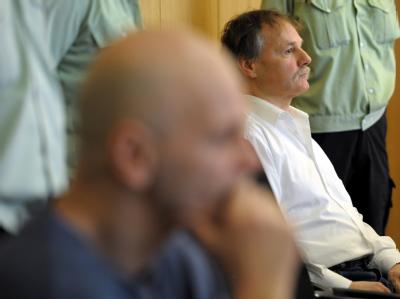 Michael Heckhoff (r) und Peter Paul Michalski auf der Anklagebank. Ausbrecher-Prozess