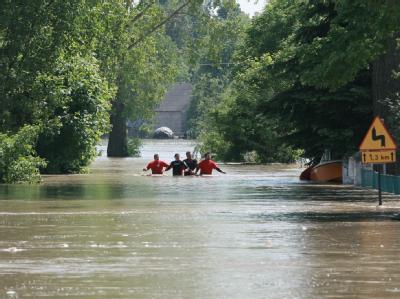 Die Weichsel hat nach einem Deichbruch nordwestlich von Warschau 18 polnische Ortschaften überflutet. Hochwasser in Polen