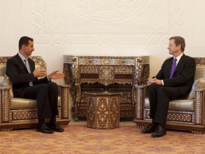 Bundesaußenminister Guido Westerwelle führt in Damaskus eine Unterredung mit dem syrischen Präsidenten Baschar al-Assad (l). Baschar al-Assad und Guido Westerwelle