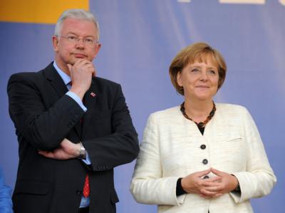 Nach dem angekündigten Rückzug von Roland Koch streitet die Union erneut um ihr konservatives Profil. Koch und Merkel