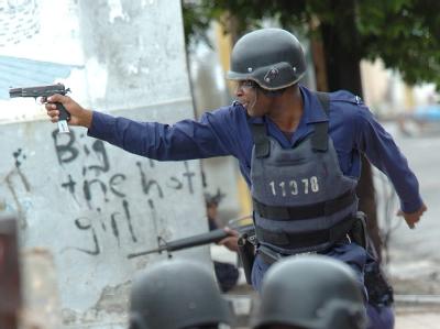 In Kingston hat der blutigen Kampf um Macht und Drogenhandel inzwischen 44 Todesopfer gefordert. Blutiger Kampf um Gangsterhochburg in Kingston