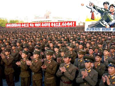 Soldaten der nordkoreanischen Volksarmee (Archivbild): Nun droht das Land mit Militärschlägen. Nordkoreanische Soldaten