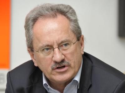 Der Münchner Oberbürgermeister und Städtetags-Vizepräsident Christian Ude fordert eine Ausweitung der Gewerbesteuer. (Archivbild) Christian Ude
