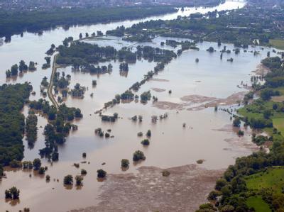 Das Hochwasser des deutsch-polnischen Grenzflusses Oder bei Frankfurt (Oder). Oder-Hochwasser