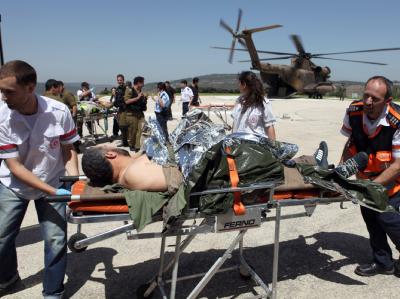 Ein verwundeter israelischer Soldat wird ins Ein Kerem Hadassah Hospital bei Jerusalem gebracht. Israel stürmt «Solidaritätsflotte» - Verwundeter
