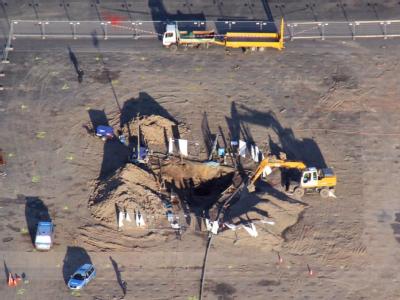 Der Krater der explodierten Bombe auf dem Schützenplatz in Göttingen. Bombenkrater