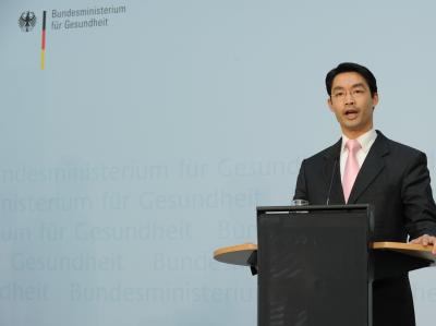 Bundesgesundheitsminister Philipp Rösler soll seine geforderte Kopf-Pauschale aufgeben. Philipp Rösler