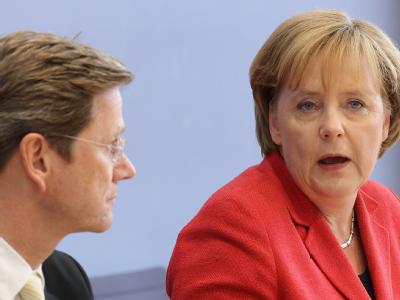 Bundeskanzlerin Angela Merkel und Bundesaußenminister Guido Westerwelle wollen bis 2014 rund 80 Milliarden Euro sparen. Angela Merkel und Guido Westerwelle