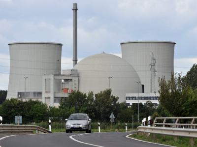 Den Atomenergiekonzernen drohen neben einer neuen Steuer weitere Milliardenbelastungen. Atomkraftwerk