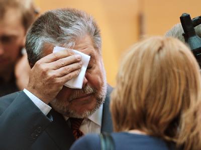 Der rheinland-pfälzische Ministerpräsident Kurt Beck (SPD) am Rande der Ministerpräsidentenkonferenz. Beck