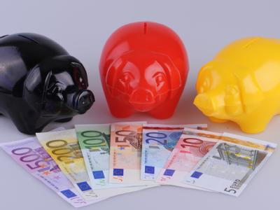 Sparschweine symbolisieren den Willen der Bundesregierung, massiv zu sparen. Sparpläne