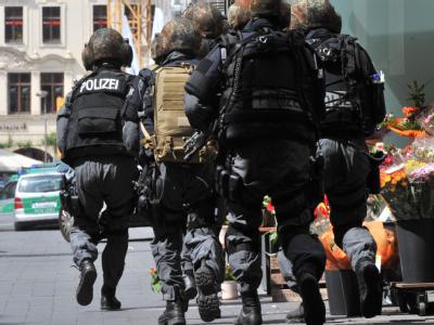 Ein bewaffneter Mann hatte eine Filiale der Modekette H&M in der Leipziger Innenstadt überfallen und Geiseln genommen. Geiselnahme in Leipzig