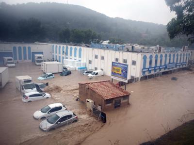 Ein von den Wassermassen überfluteter Industriekomplex im Süden Frankreichs. Sintflutartige Regenfälle in Südfrankreich
