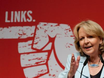 Die nordrhein-westfälische SPD-Parteivorsitzende Hannelore Kraft spricht beim Bundeskongress der Jusos. In ihrem Bundesland geht es weiter um Verhandlungen über eine rot-grüne Minderheitsregierung. Hannelore Kraft
